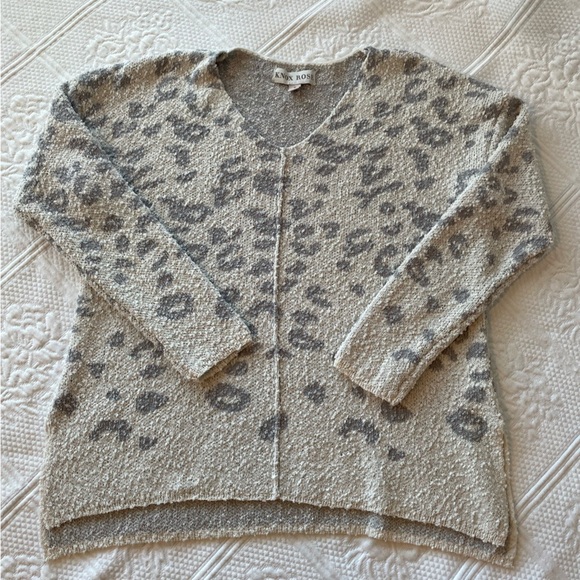 Knox Rose Leopard Print V-neck Sweater Cream Gray Small - Picture 9 of 11